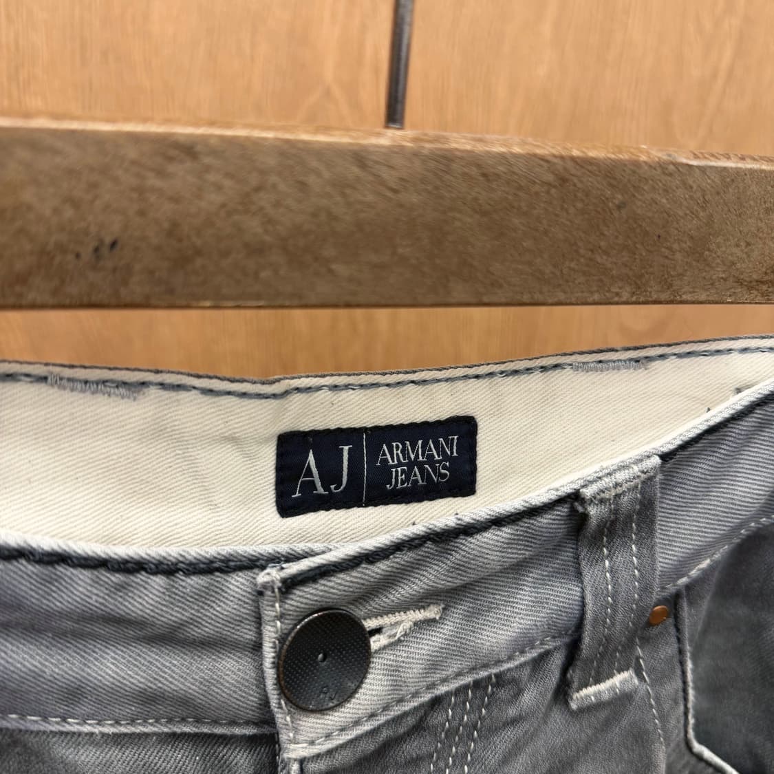 아르마니 진스 데님 팬츠 골드 로고 패치 백 워치 포켓 디테일 그레이 상품이미지9