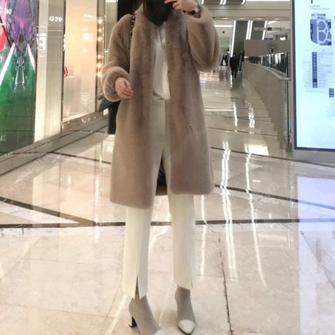 슈어룸 엘라주(ELLOGE) 페이크퍼 코트 55-66 상품이미지2