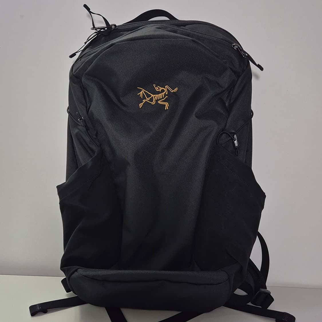  아크테릭스 맨티스 16L 경량 백팩 SS26 블랙 상품이미지1