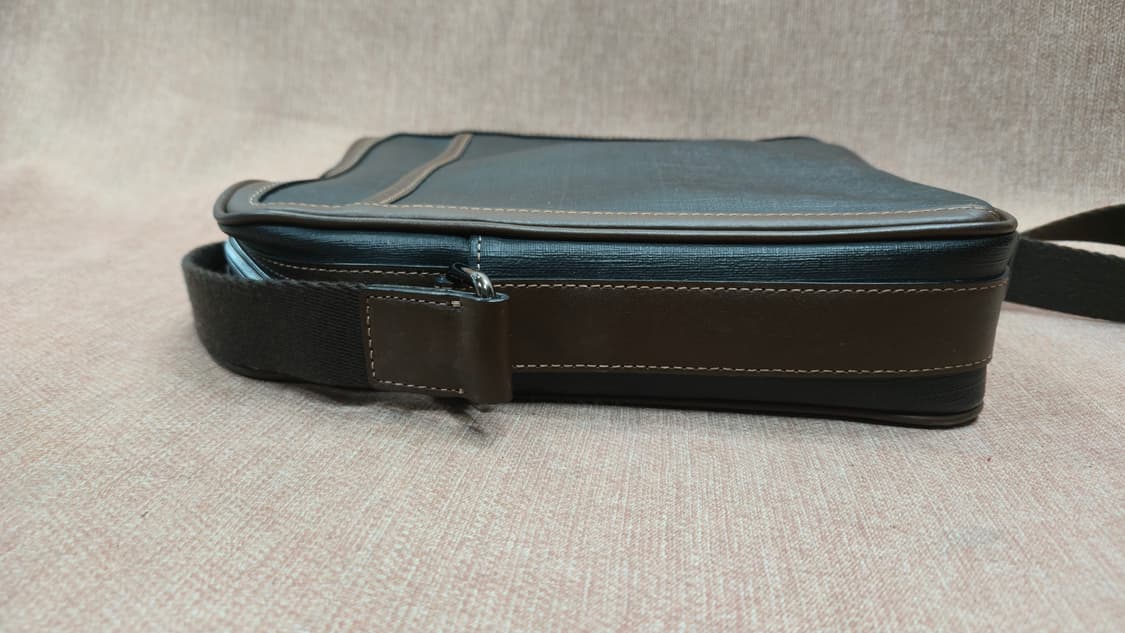 닥스- 블랙 컬러 소가죽 배색 크로스백 상품이미지5