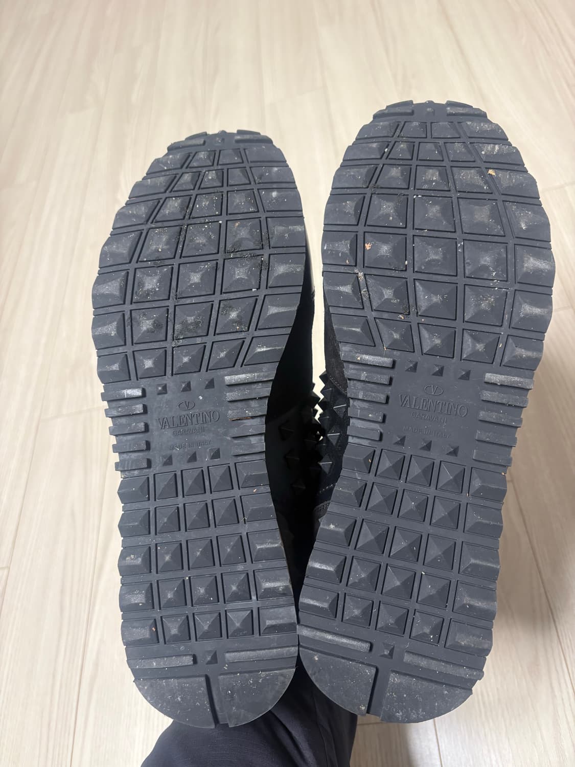 발렌티노 락스터드 스니커즈 상품이미지4