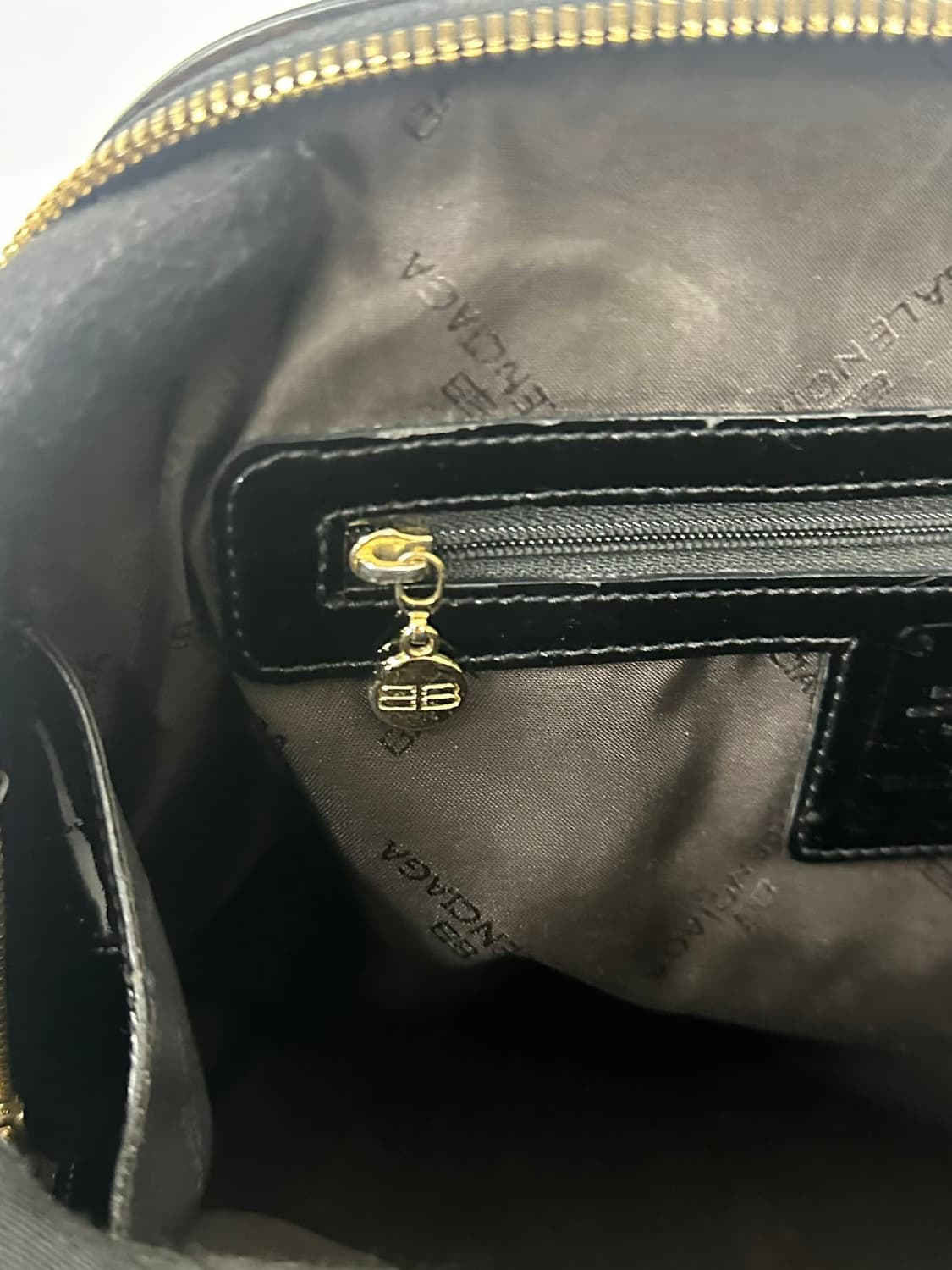 발렌시아가 금장 토트백 에나멜 종가방 상품이미지7