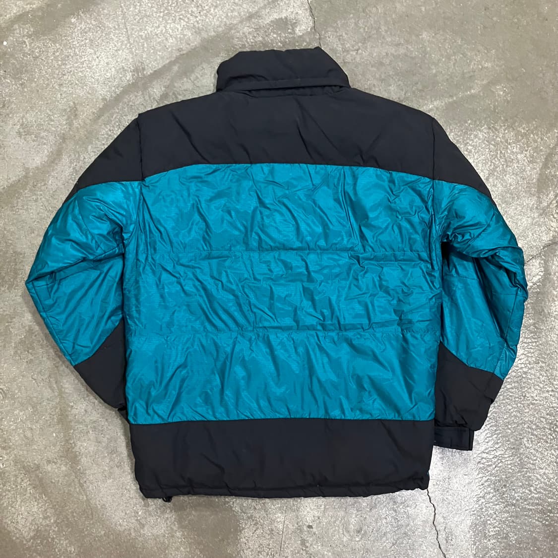 마운틴하드웨어 패딩 상품이미지2