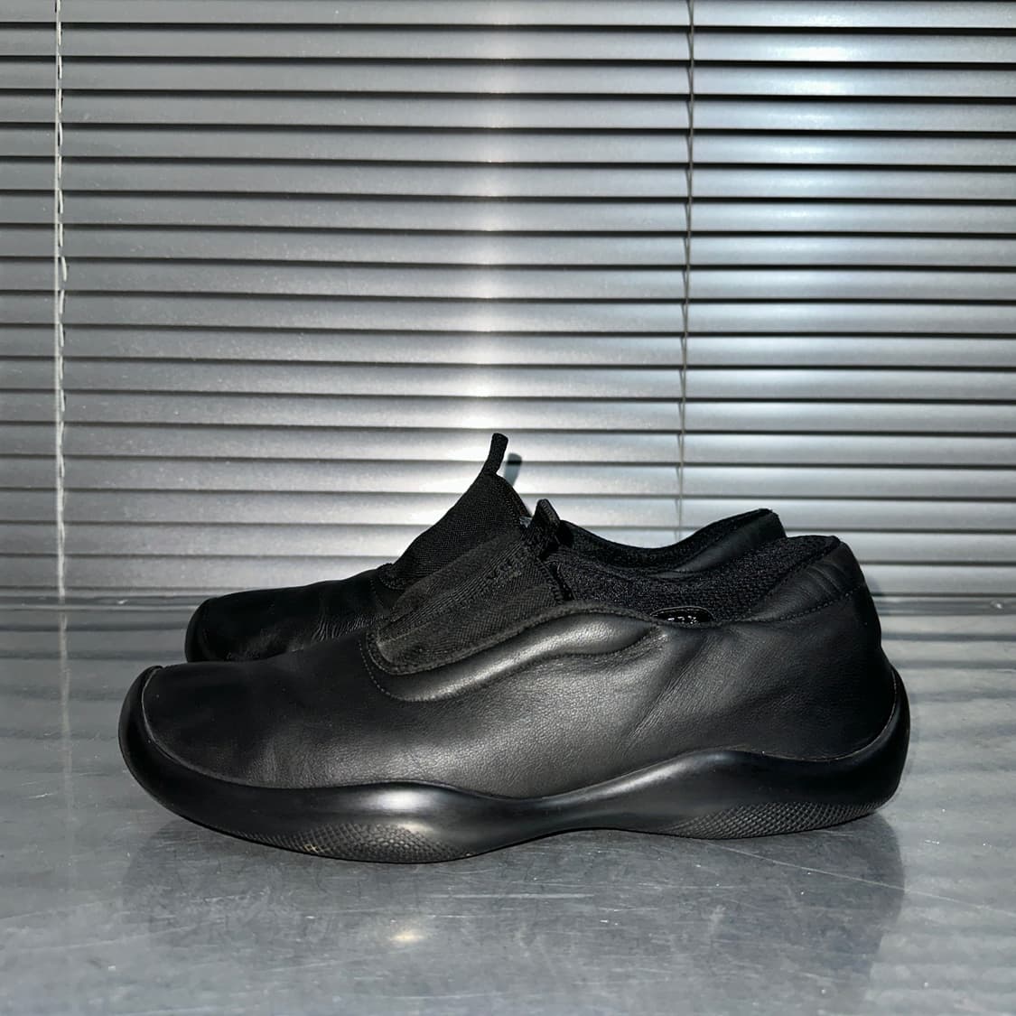 00s 블랙 가죽 프라다 스포츠 스니커즈 상품이미지4