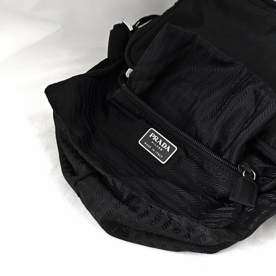 [정품 PRADA] 프라다 나일론 크로스백 카메라백 남녀공용 상품이미지6