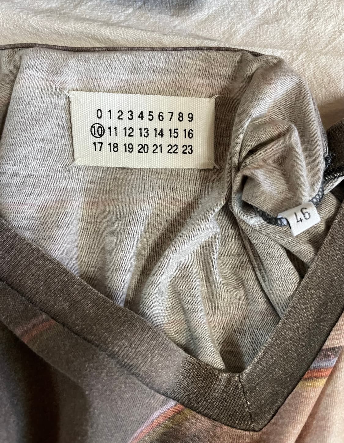 마틴 마르지엘라 08ss 트롱프뢰유 브이넥 티셔츠 상품이미지3