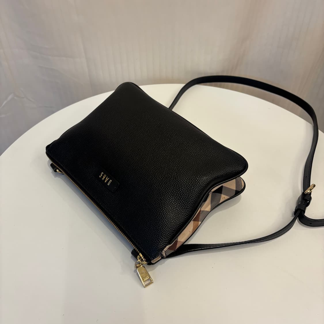 정품 닥스 소가죽 크로스백     상품이미지7