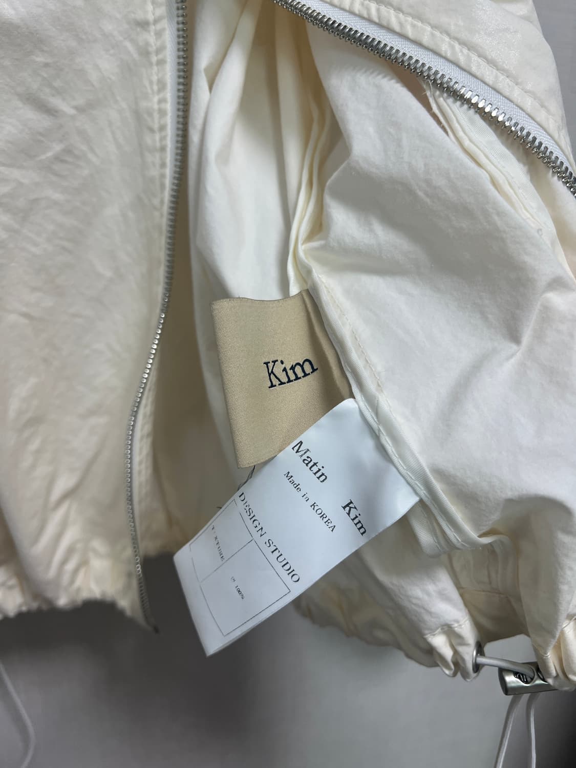 마뗑킴 로고 코팅 점퍼 바람막이 아이보리 상품이미지3