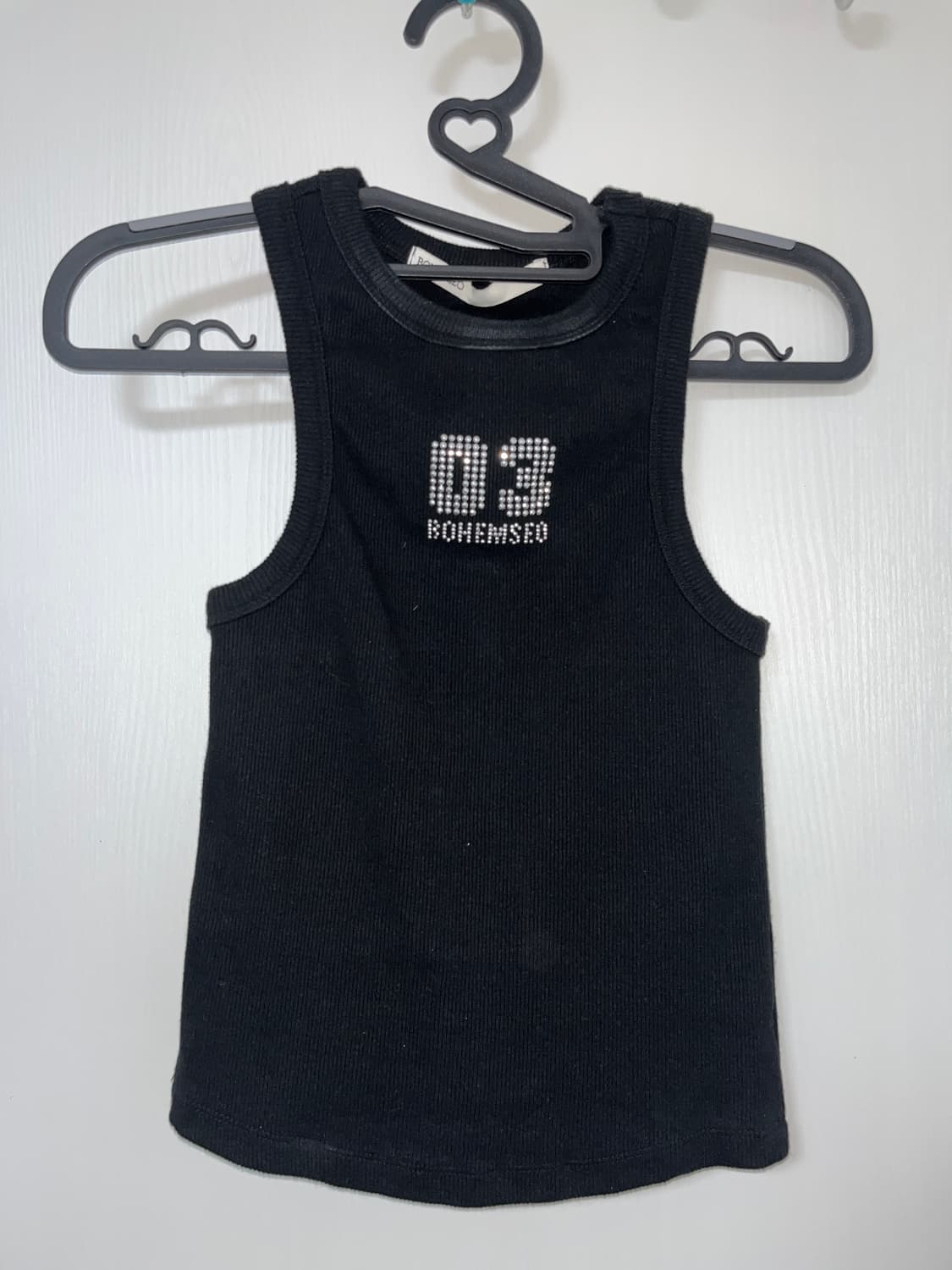 보헤미안서울 라인스톤 크롭 슬리브리스 탱크탑 상품이미지1