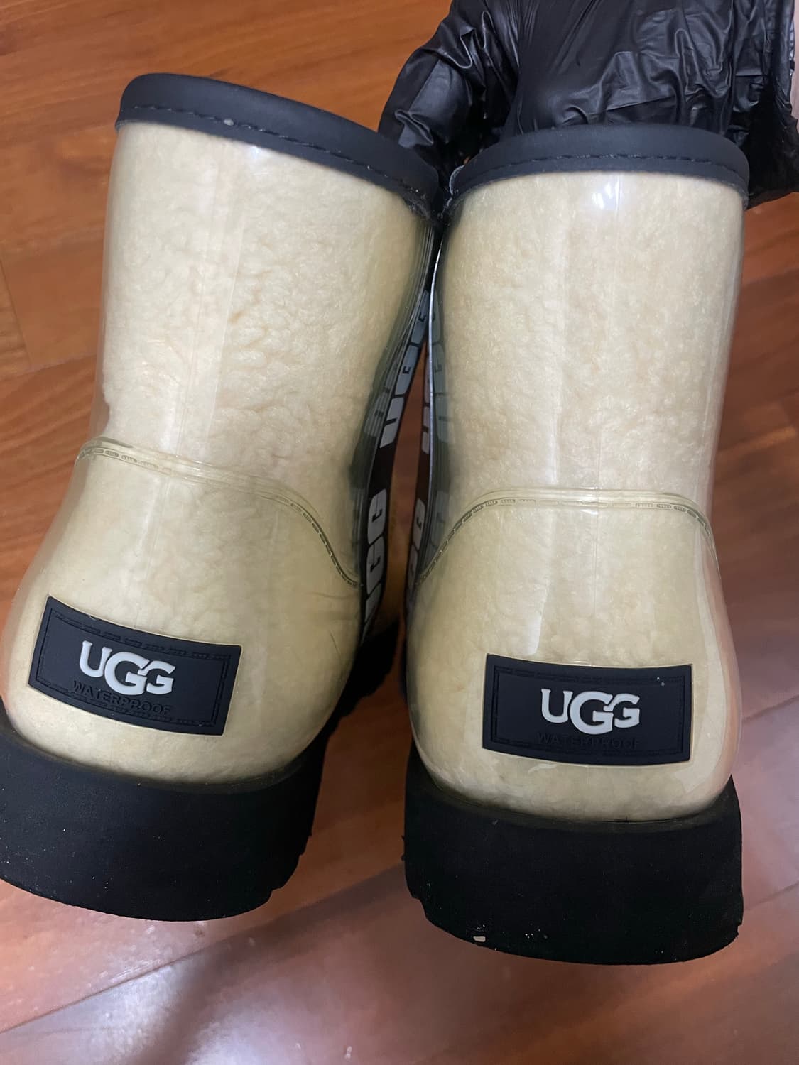 UGG 클래식 클리어 미니 어그 (크림) 230사이즈 상품이미지4