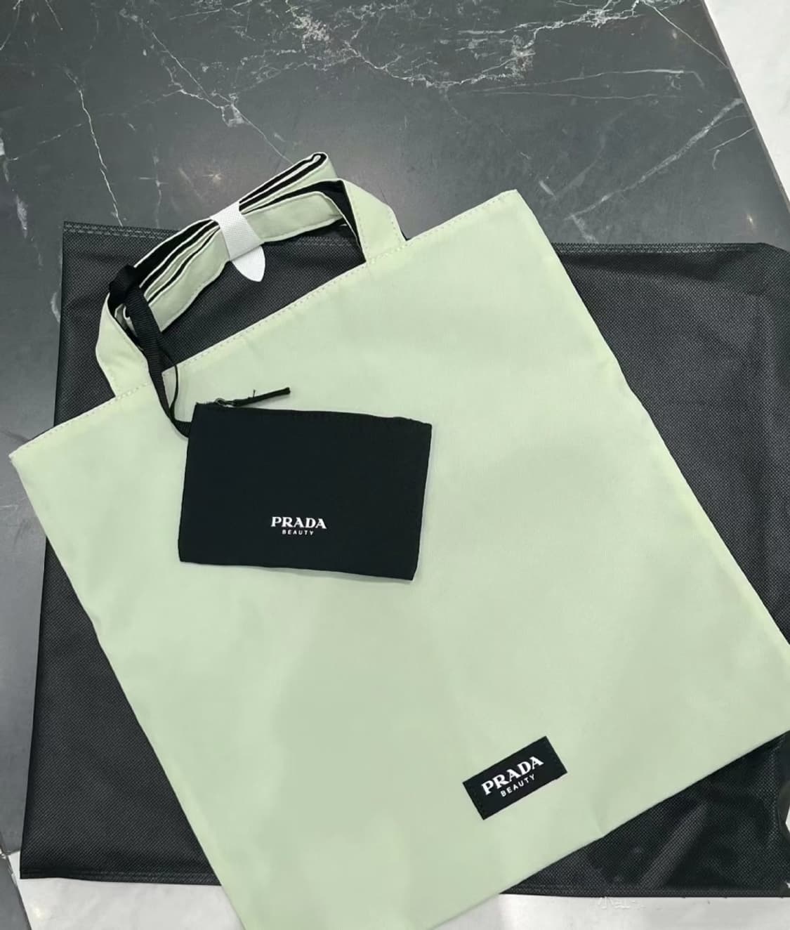 프라다뷰티 양면 에코백 & 파우치 세트 상품이미지7