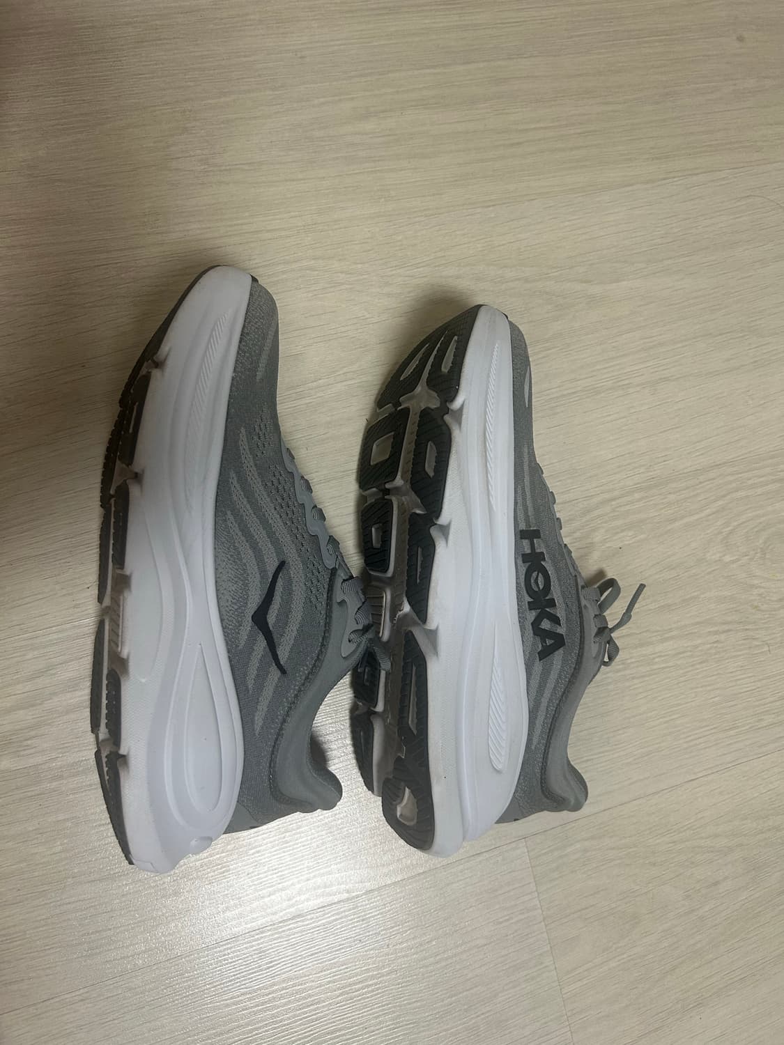 호카 본디9 그레이 러닝화 상품이미지2