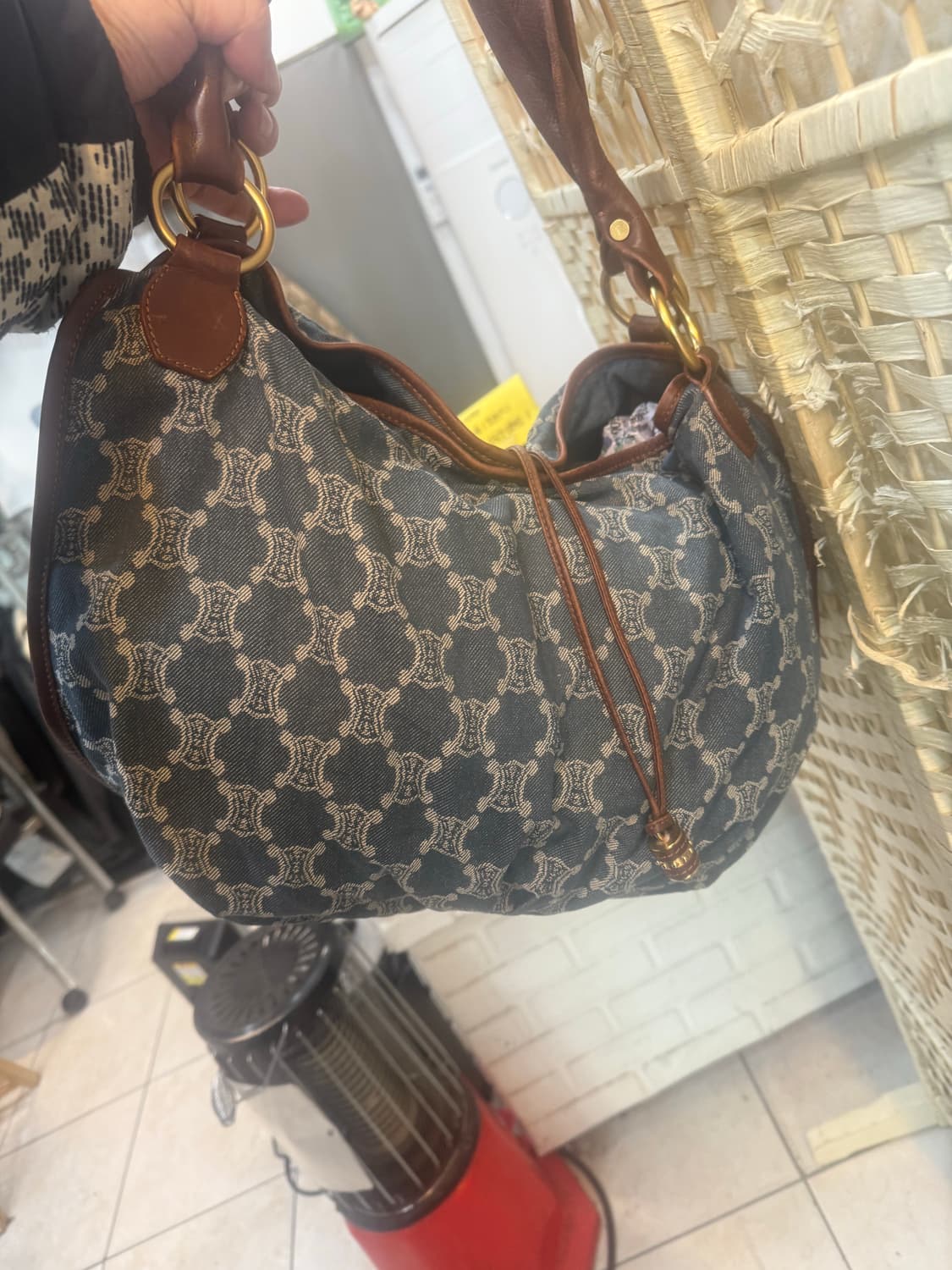 정품 셀린느 피터스윗 데님 호보백 팝니다 상품이미지4