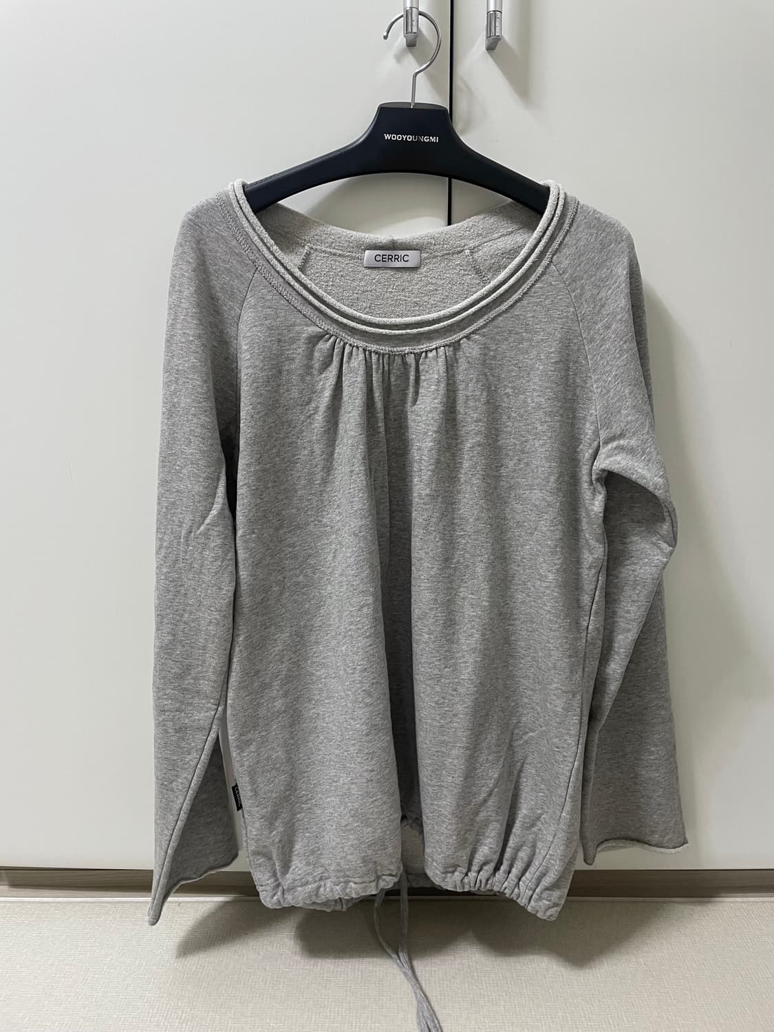 세릭 라운드 헴 스트링 탑 그레이 상품이미지2