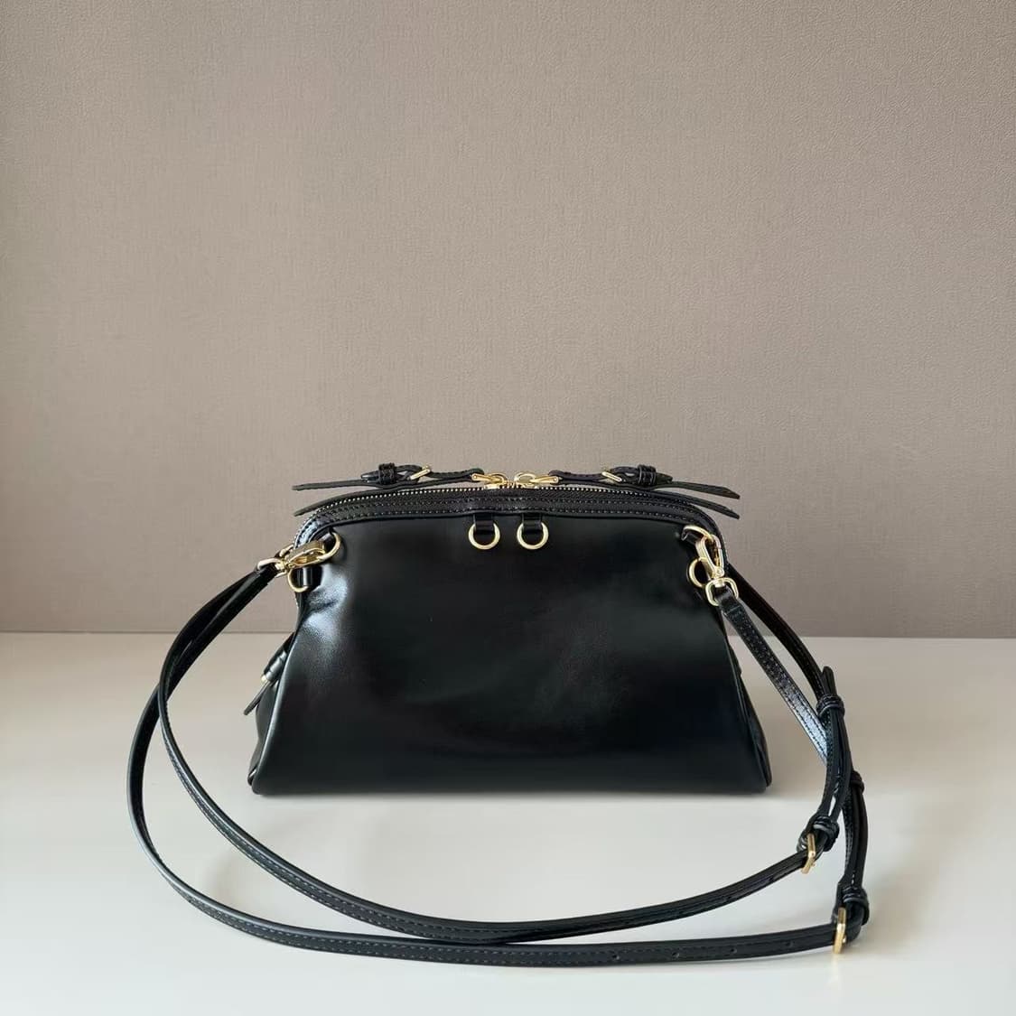 미우 미우 레더 클러치 블랙 상품이미지2