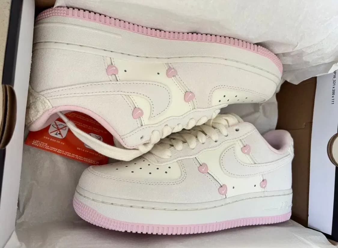 W 나이키 에어포스 1 로우 밸런타인데이 세일 핑크 폼 2025 발렌타인 상품이미지1