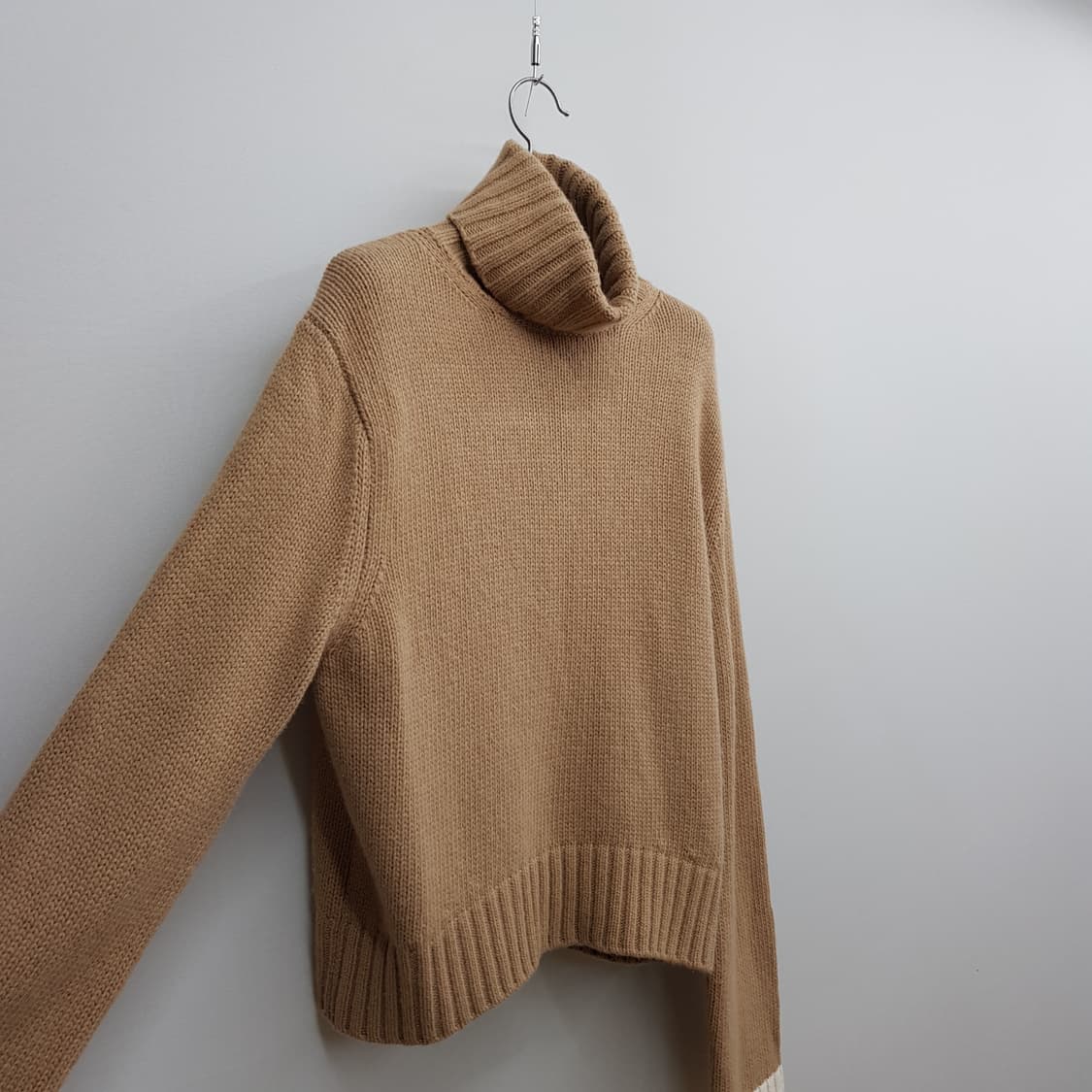 AND YOU 앤유 코펜하겐 배색 소매 하프 터틀넥 니트 1사이즈 상품이미지3