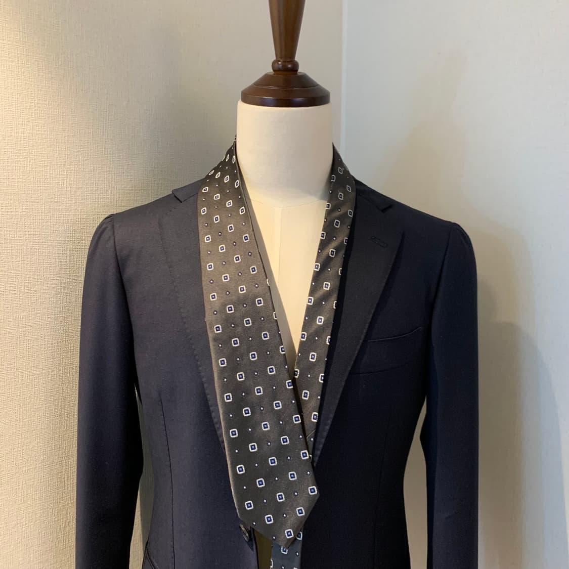 아쿠아스큐텀 챠콜그레이 명품넥타이 100실크 클래식룩 A+등급 상품이미지1