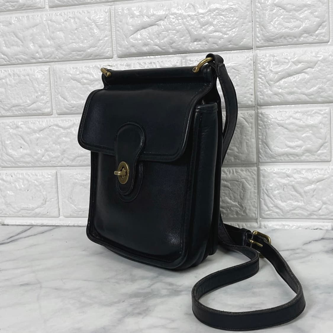 Old Coach Small Flap Crossbody Bag 상품이미지2