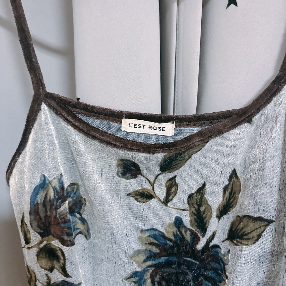 레스트로즈 벨벳 벨루아 슬리브리스 나시 / 블랙페어리 상품이미지4