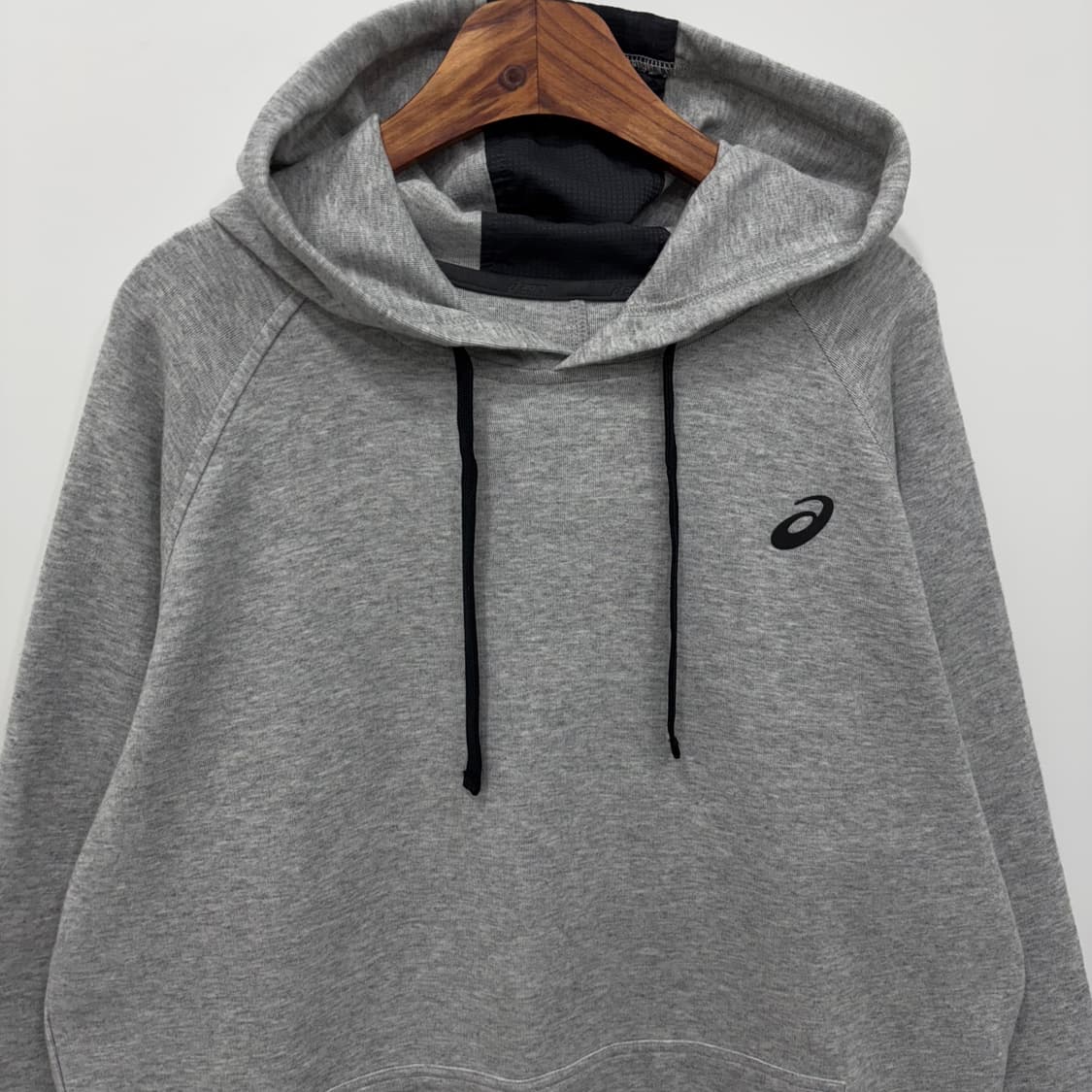 ASICS 일빈 로고 후드티 상품이미지1