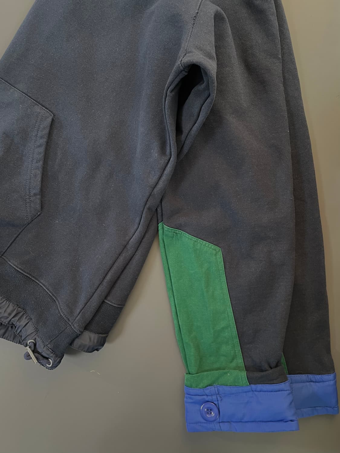 [3] SAKAI 사카이 풀오버 소매 배색 디테일 후드 티 상품이미지5