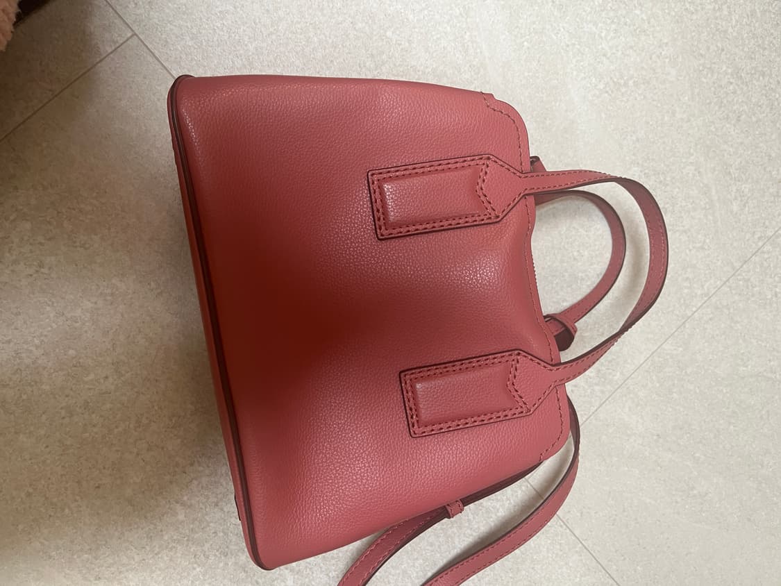 (새상품 상태) 마크 제이콥스 에디터 레더 사첼백 핑크 상품이미지2