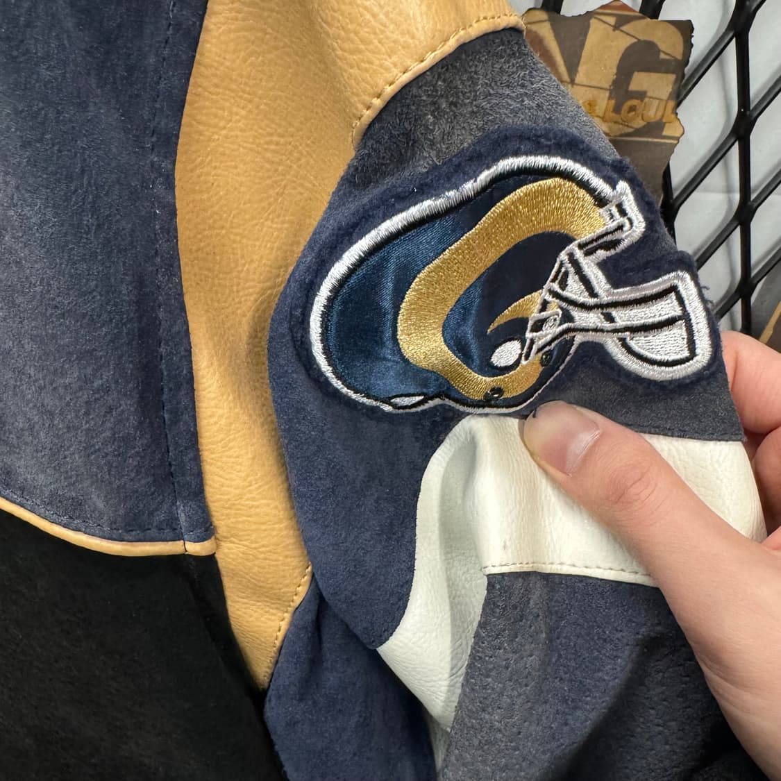 00s NFL X 세인트루이스 램스 스웨이드 바시티 자켓 그레이 블랙 상품이미지6