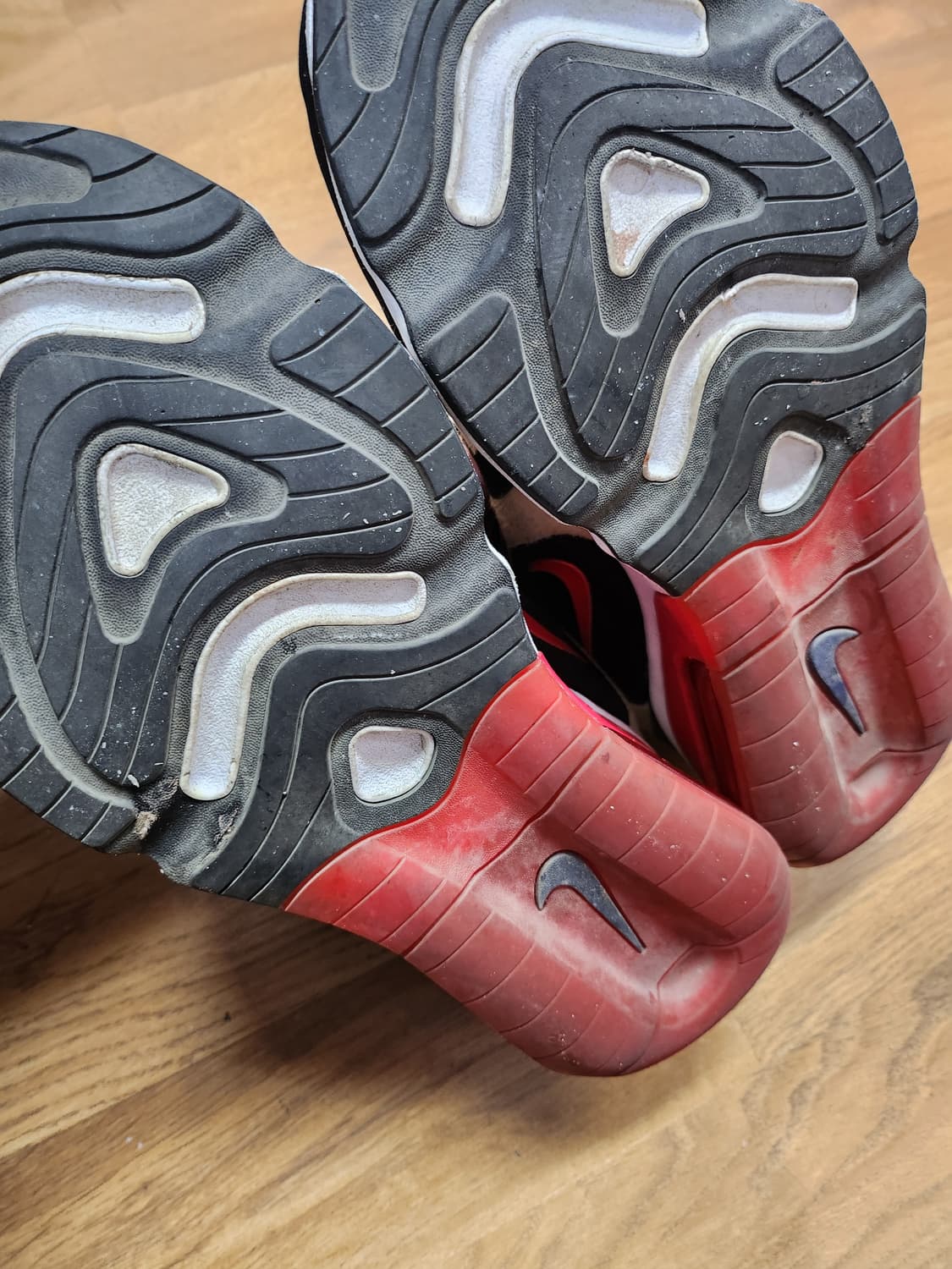 80) 나이키 NIKE 에어맥스 200 팀 골드블랙 상품이미지7