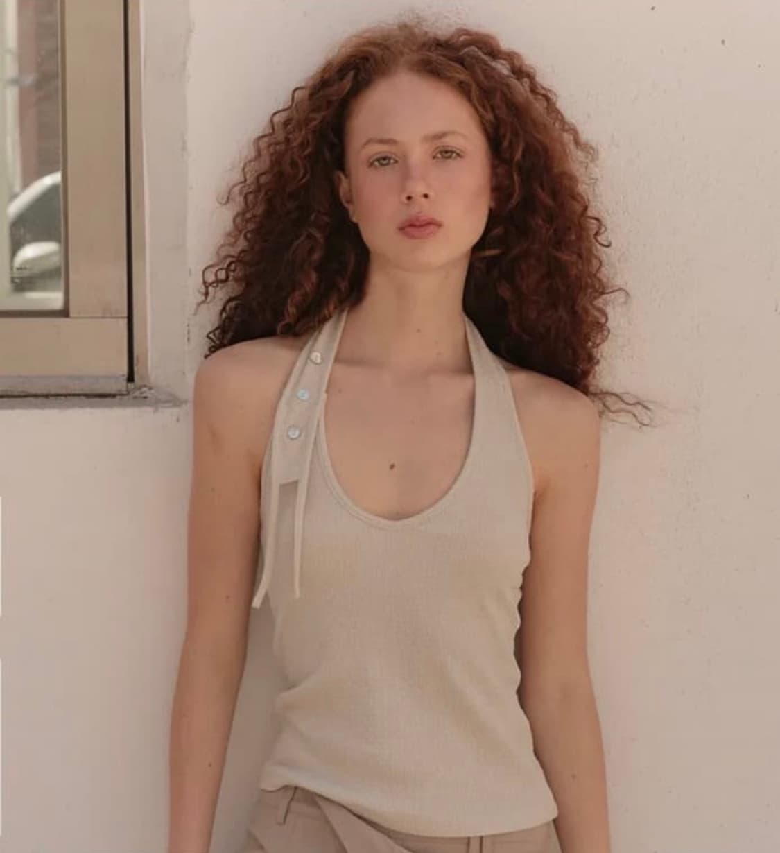 [제니착용] 오데스 버튼 홀터 슬리브리스 아이보리 상품이미지1