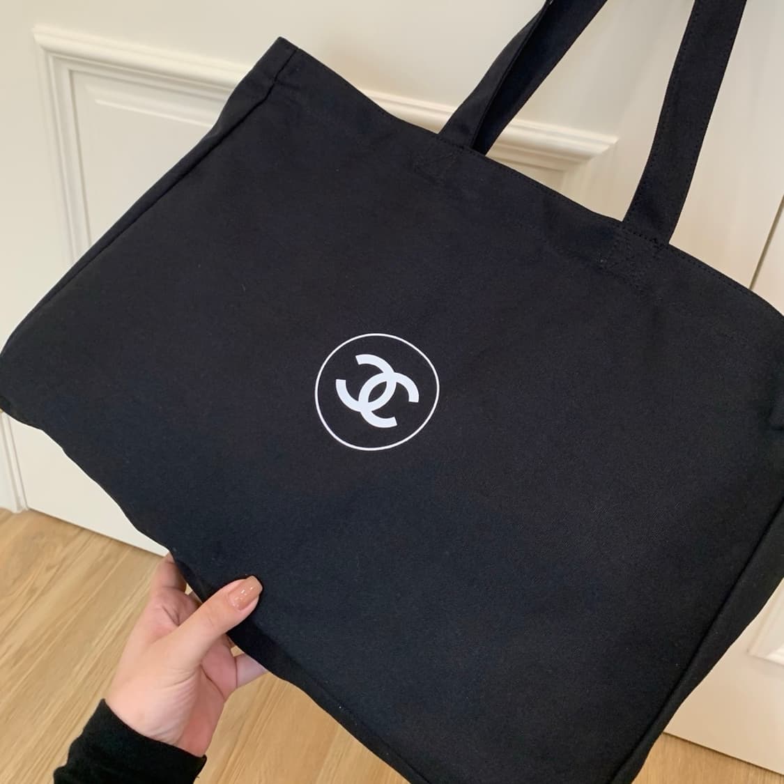 샤넬뷰티 NO.1 드샤넬 블랙 에코백 상품이미지4