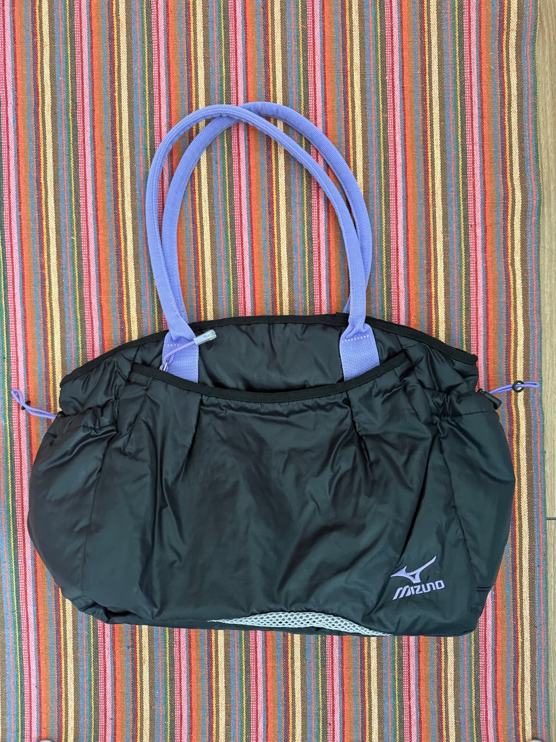 [MIZUNO] 블랙 패디드 나일론 토트백 상품이미지1