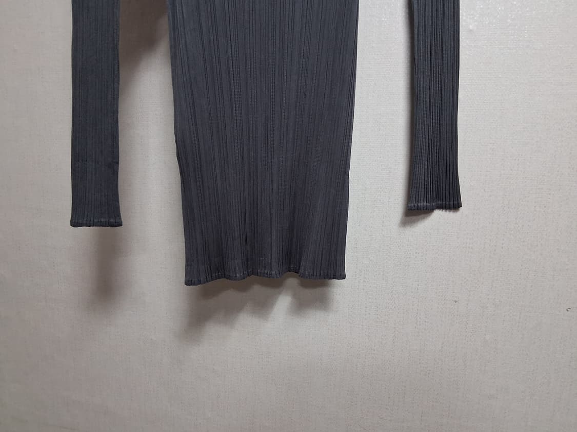 이세이미야케 플리츠플리즈 하이탑블라우스 표기3  55에서77 
원산지 일 상품이미지8