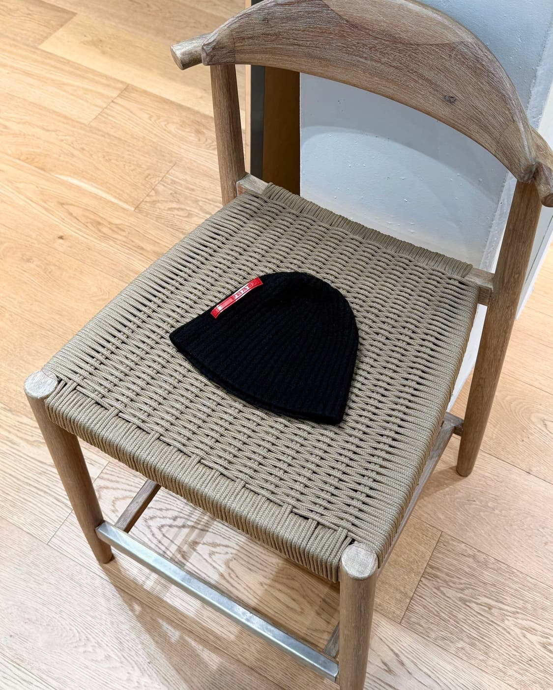 프라다 블랙 레드탭 울 비니  상품이미지1