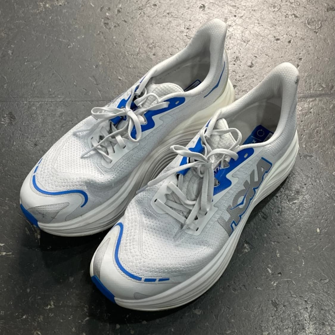 290 호카 스카이워드 X 코스믹 그레이 실버 러닝화 상품이미지3