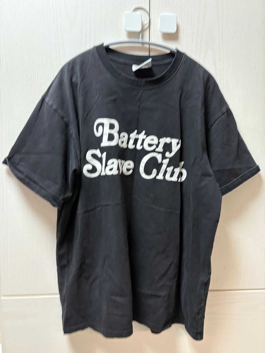 extraordinary Battery Slave Club 검정 반팔티  상품이미지3