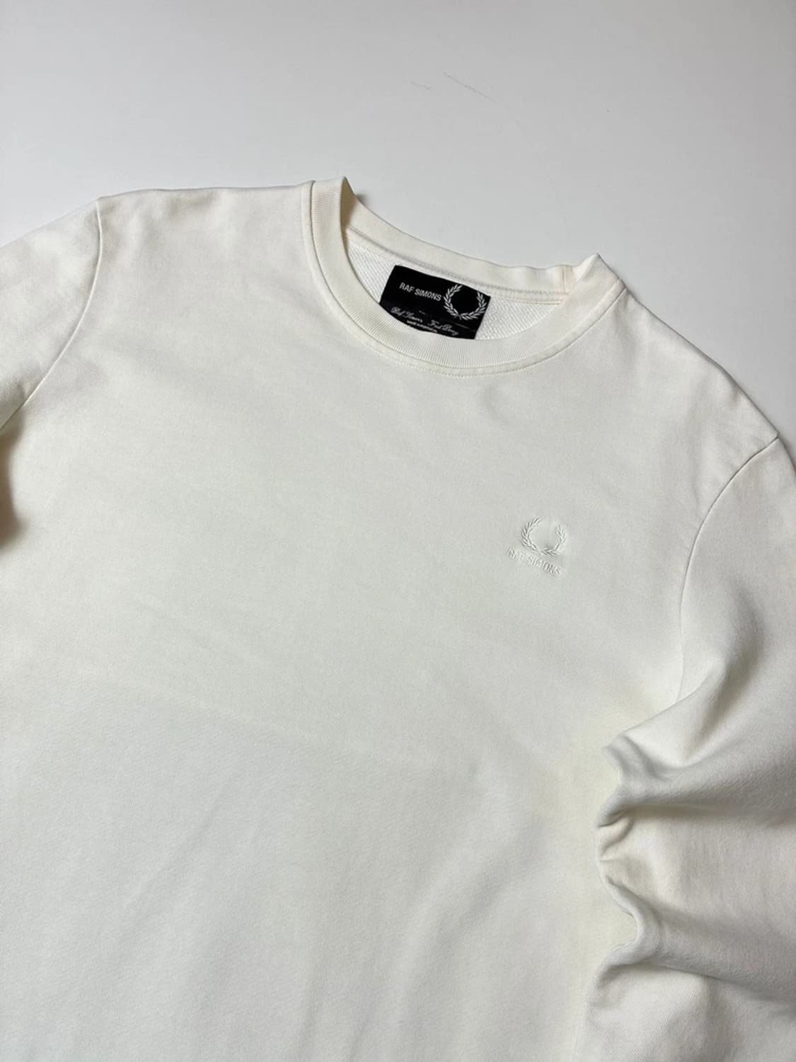 프레드페리 X 라프시몬스 스웻 맨투맨 PN8134 상품이미지2