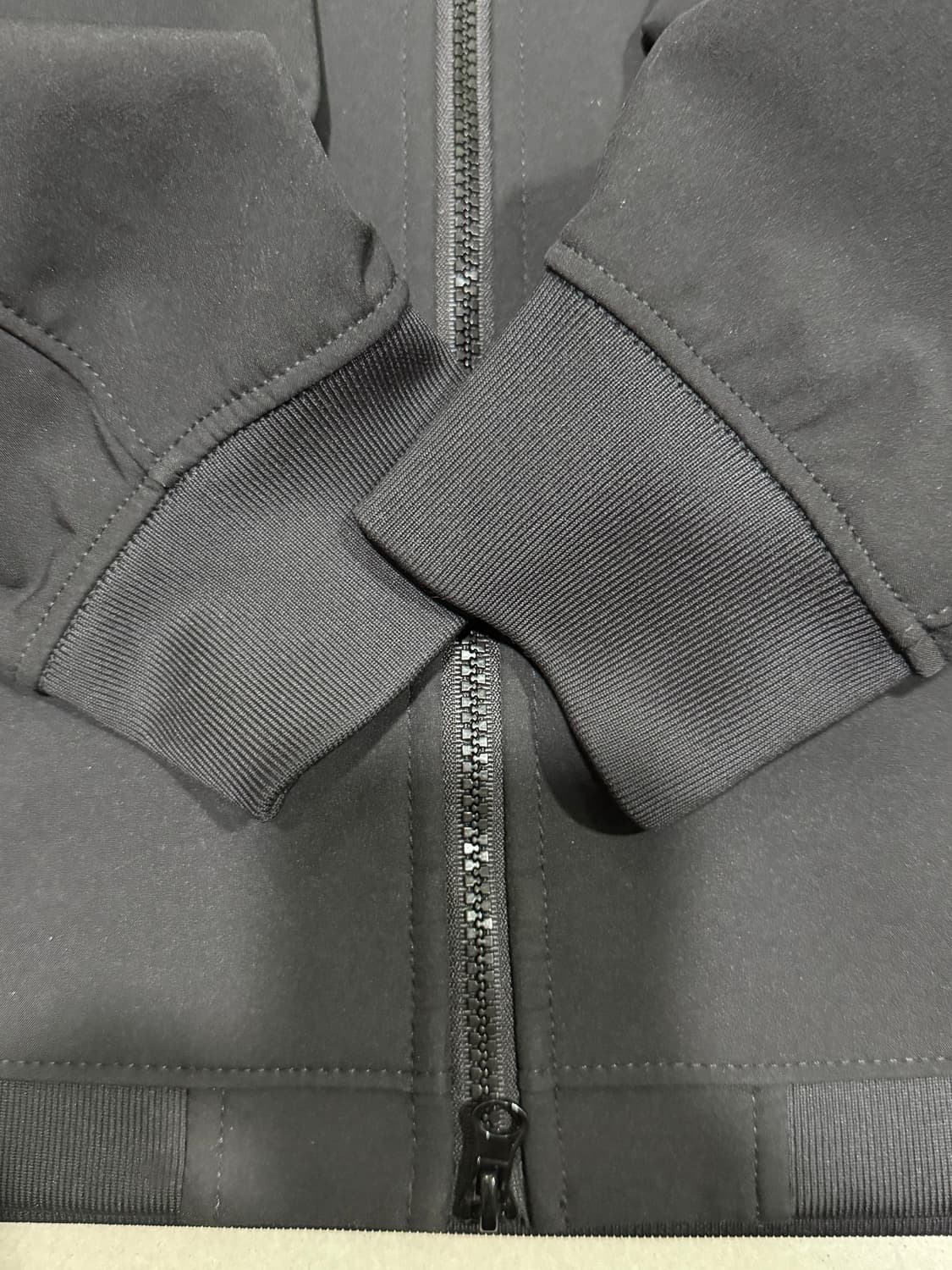 [당일출고,새상품급] 스톤아일랜드 소프트쉘 바람막이 L 상품이미지4