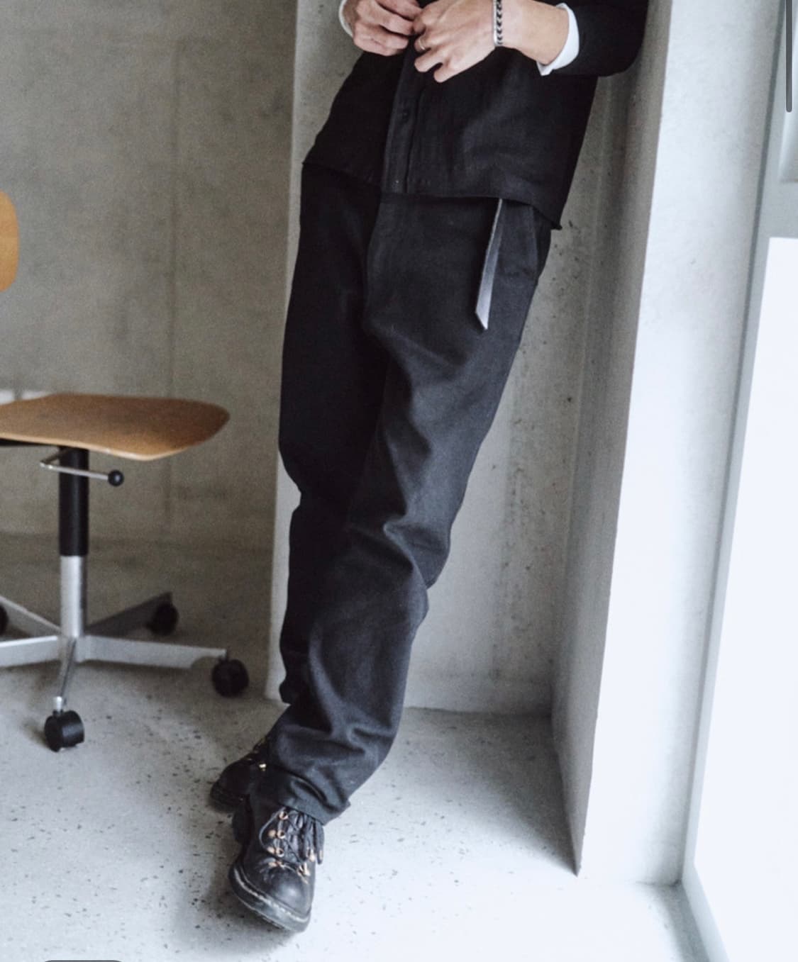 모노프리베 Textured 스트레이트팬츠 블랙 2 상품이미지1