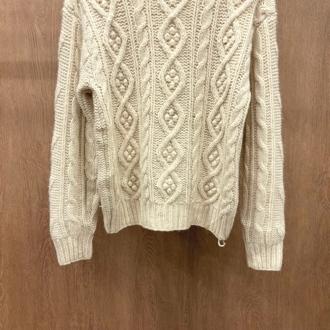 빈티지 라운드넥 긴팔 울 니트 클래식 피셔맨 케이블 패턴 디테일 아이보리 상품이미지5