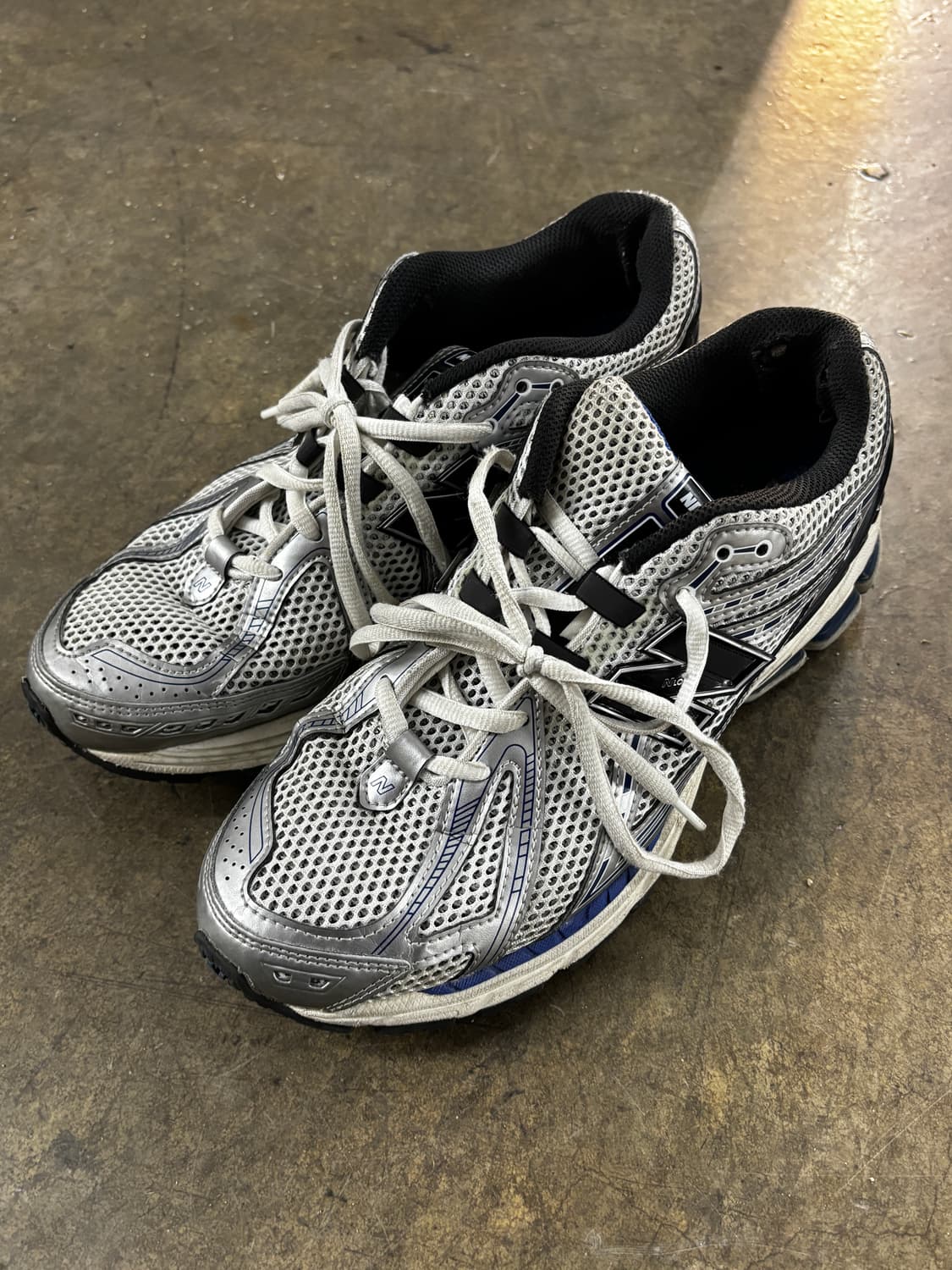 뉴발란스 1906R 실버 메탈릭 스니커즈 275 상품이미지4