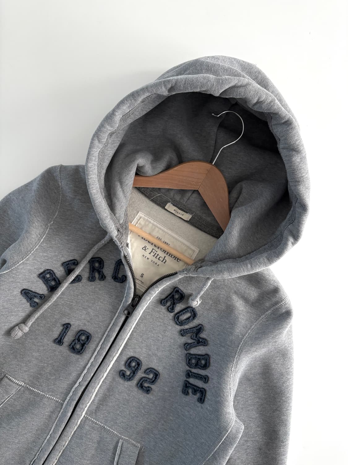 Abercrombie 아베크롬비 그레이컬러 로고 후드집업 상품이미지2