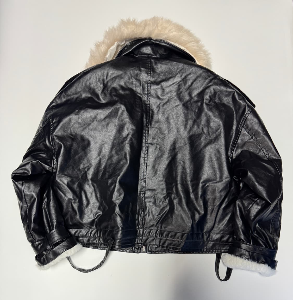 여성 빈티지 넥라인 퍼 페이크 레더 투 포켓 점퍼 오버핏 상품이미지3