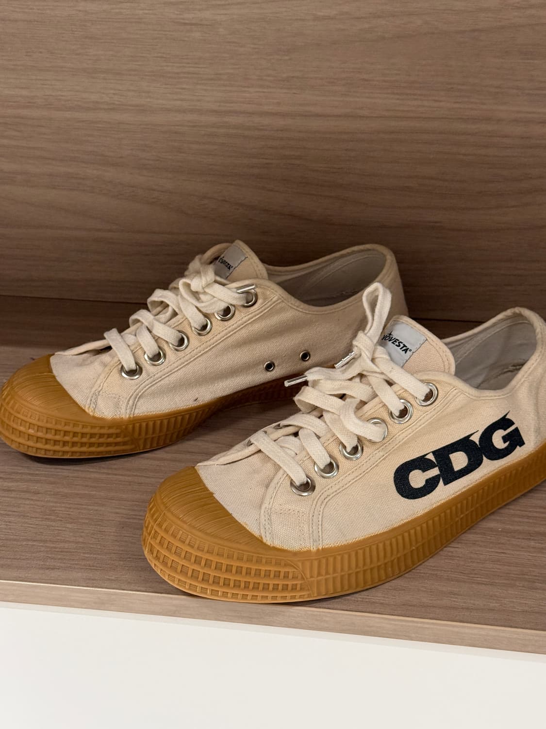 CDG 꼼데가르송 노베스타 스니커즈 상품이미지1