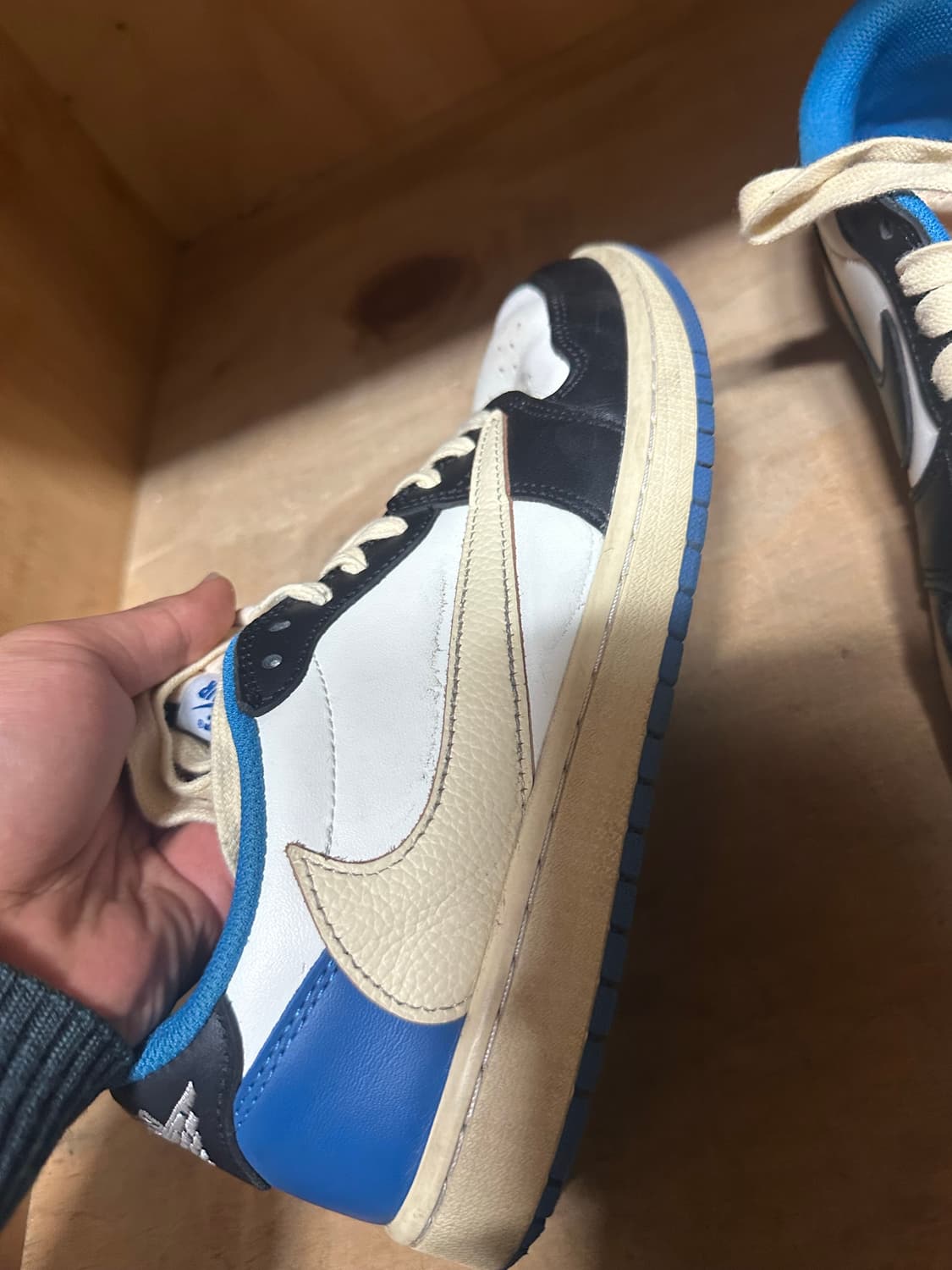 나이키 트래비스 스캇 270사이즈 팝니다 상품이미지2