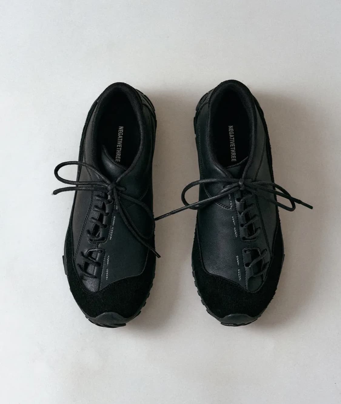 네거티브쓰리 Curved Lace No.2 Sneakers_Black 상품이미지1