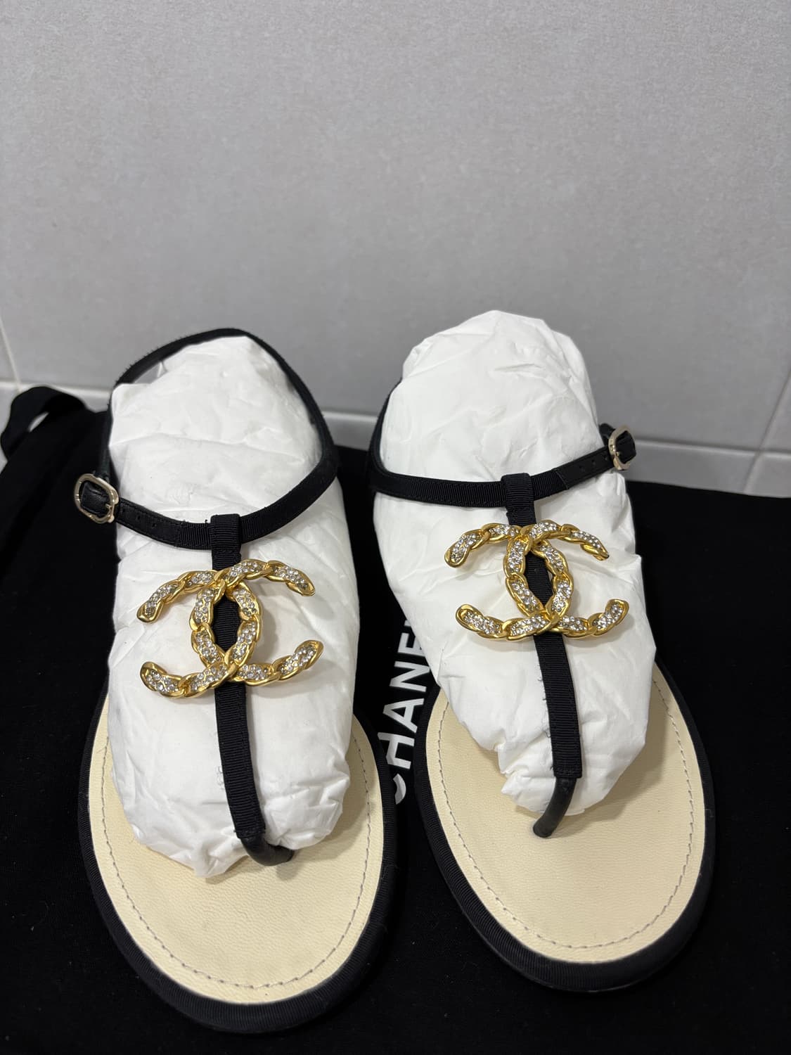 정품)샤넬 CC 로고 쪼리샌들 상품이미지1