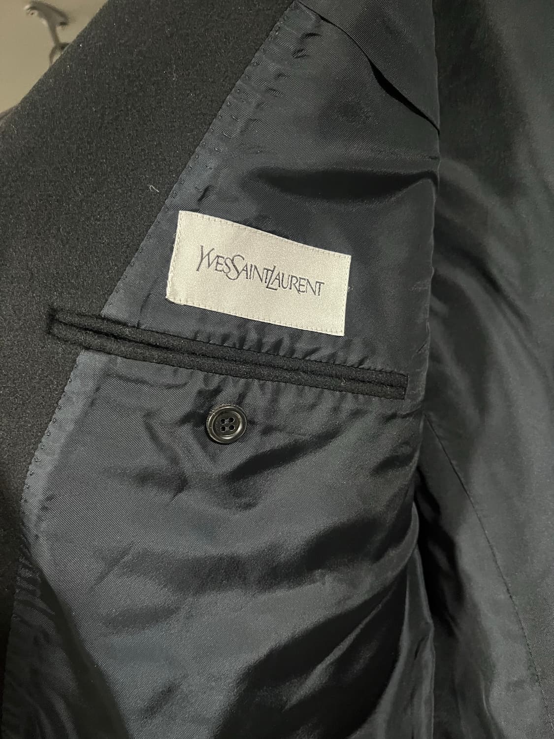 입생로랑 YVES SAINT LAURENT 크롭블랙 코트 48R 상품이미지3