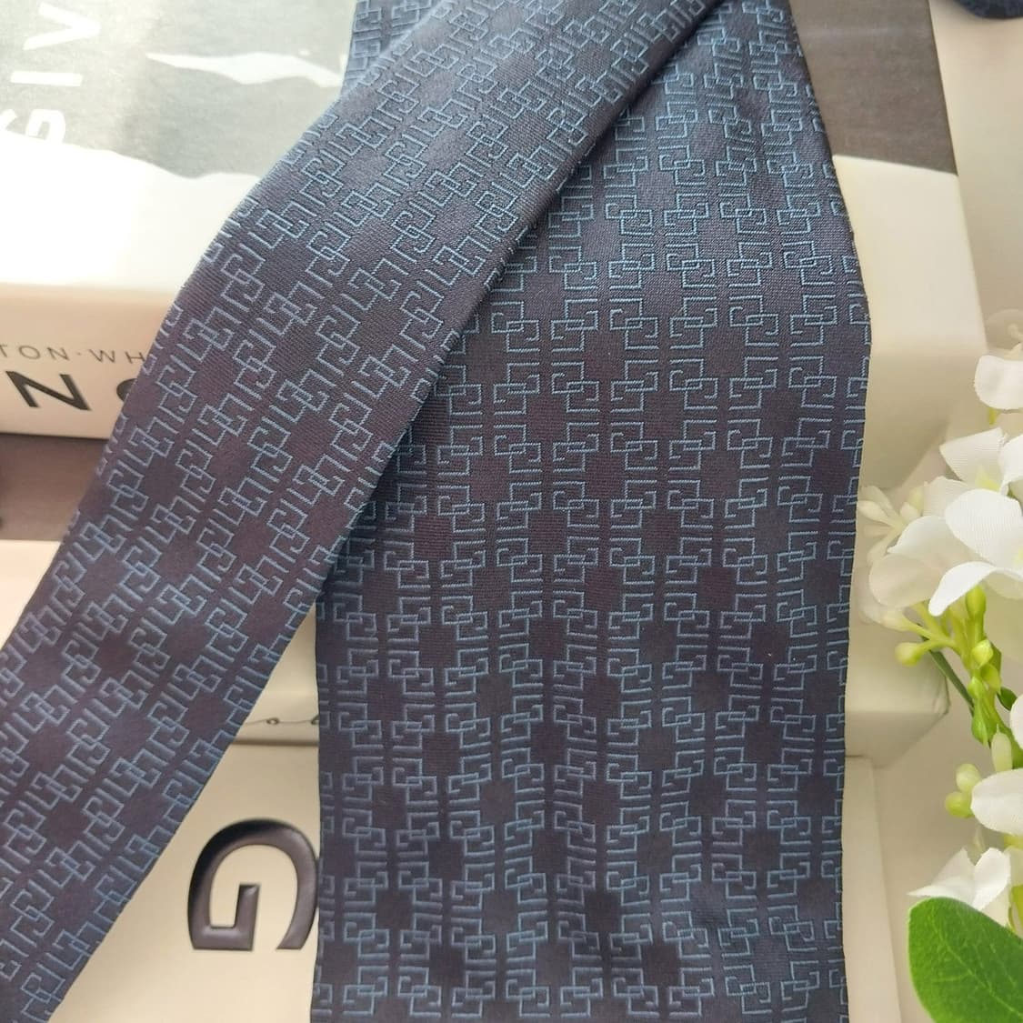 지방시 실크 네이비 로고 자카드 넥타이 9.8cm A+등급 K1557
 상품이미지2