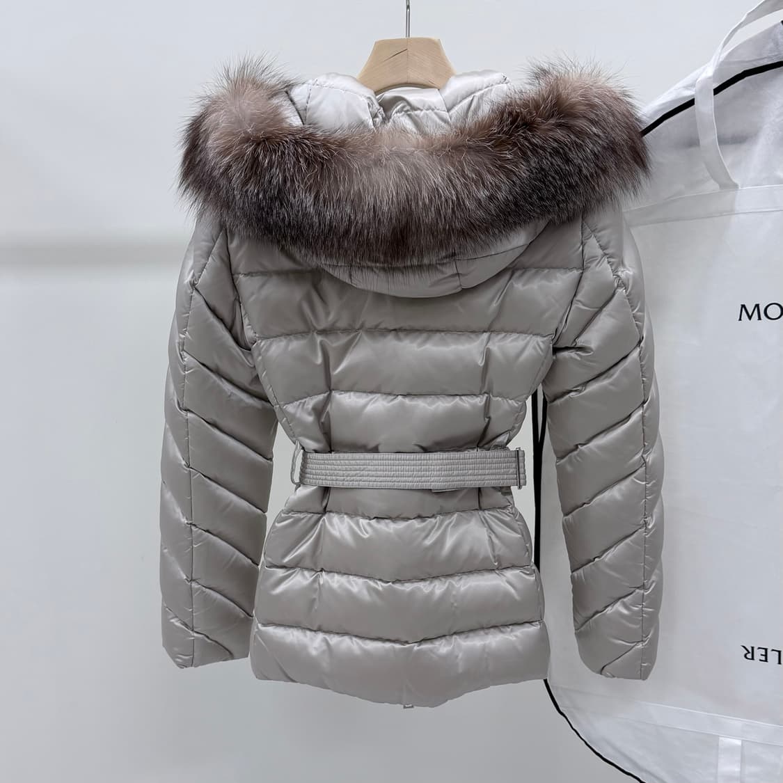 [S+급/0] 몽클레어 큐피돈 쇼트다운 패딩 베이지 상품이미지4